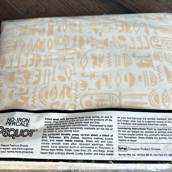 Vintage NOS Pequot DOUBLE fitted sheet, Egyptian hieroglyphic pattern, tan/cream - Picture 4 of 5